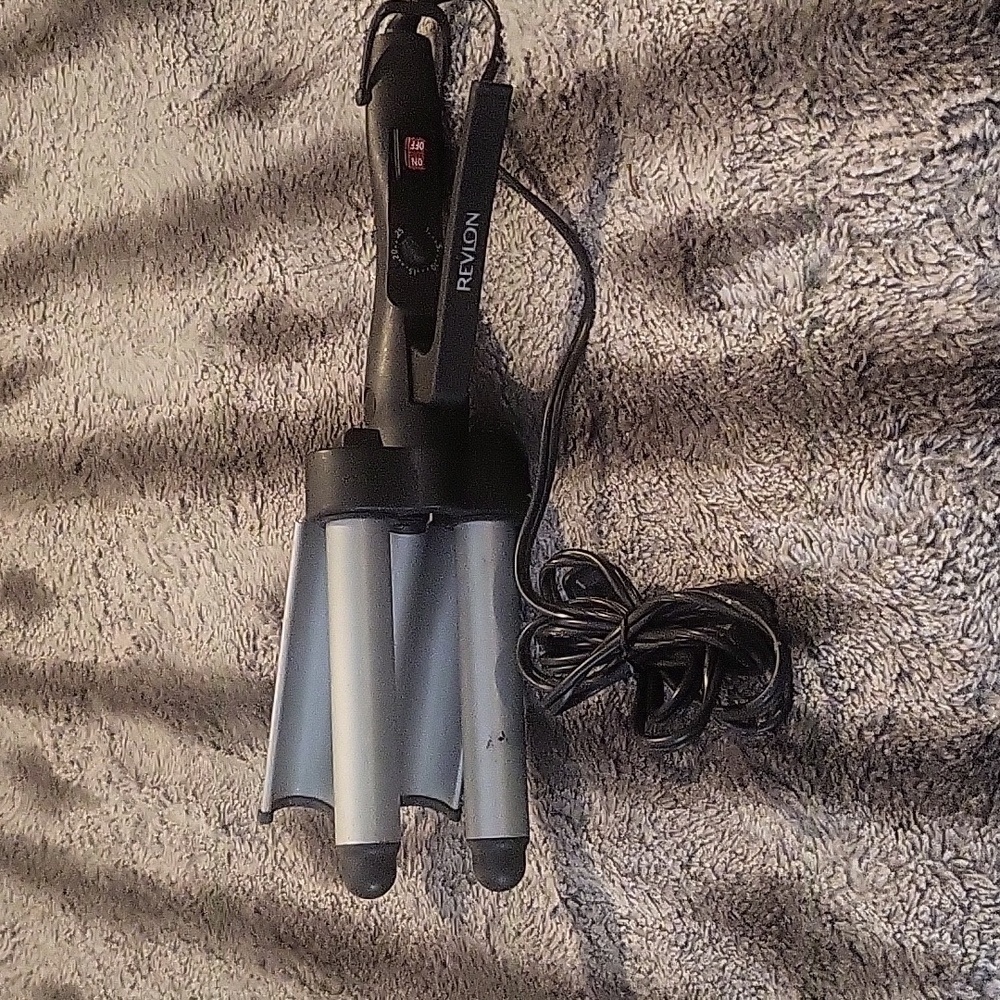Large hair waver by Revlon. Used twice. I am uncoordinated and can't operate it.